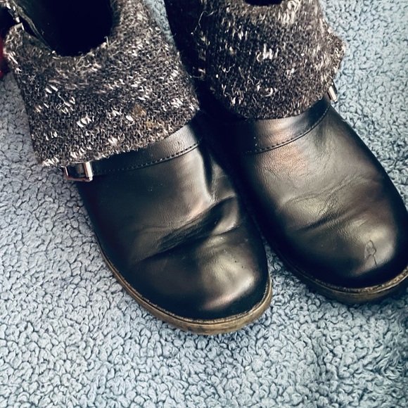 Boots - Picture 10 of 12